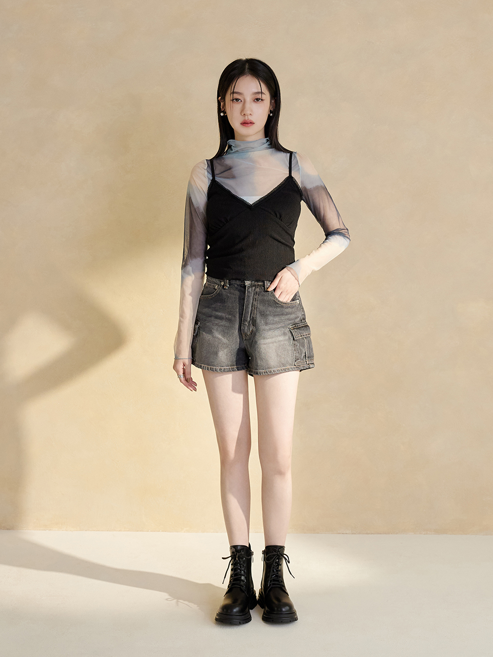 帥氣攻略．側V剪裁綁帶馬汀短靴 時尚黑