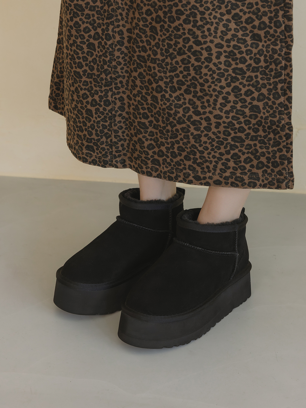 冬戀5cm增高底真皮短筒雪靴 時尚黑