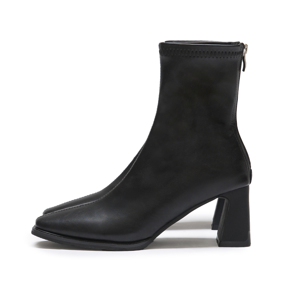 誰穿誰好看．素面方頭高跟瘦瘦靴 時尚黑