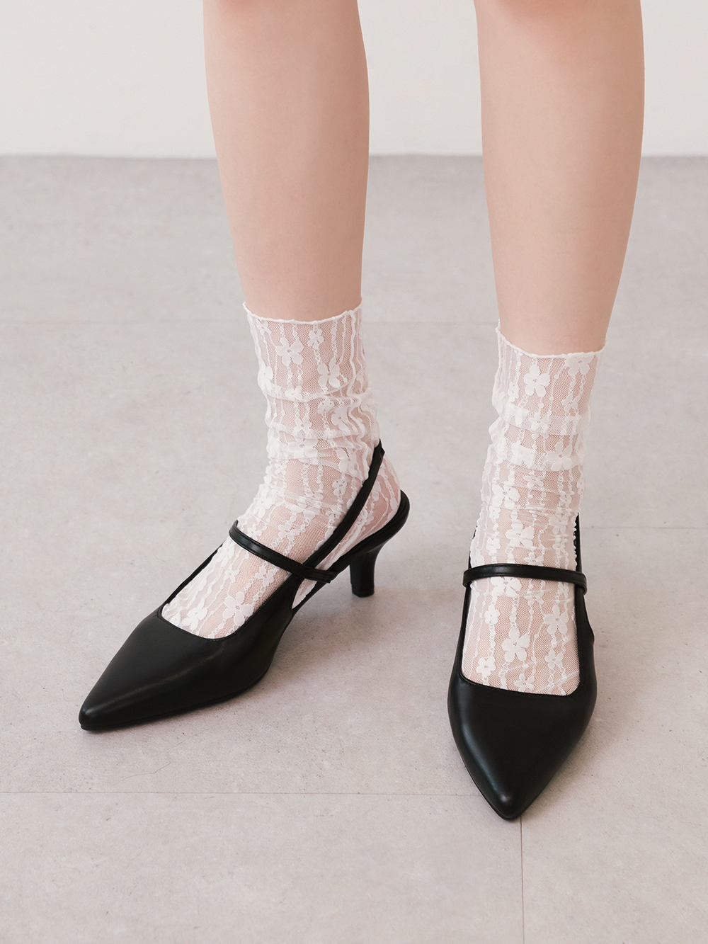 一穿愛上尖頭低跟後空跟鞋 黑