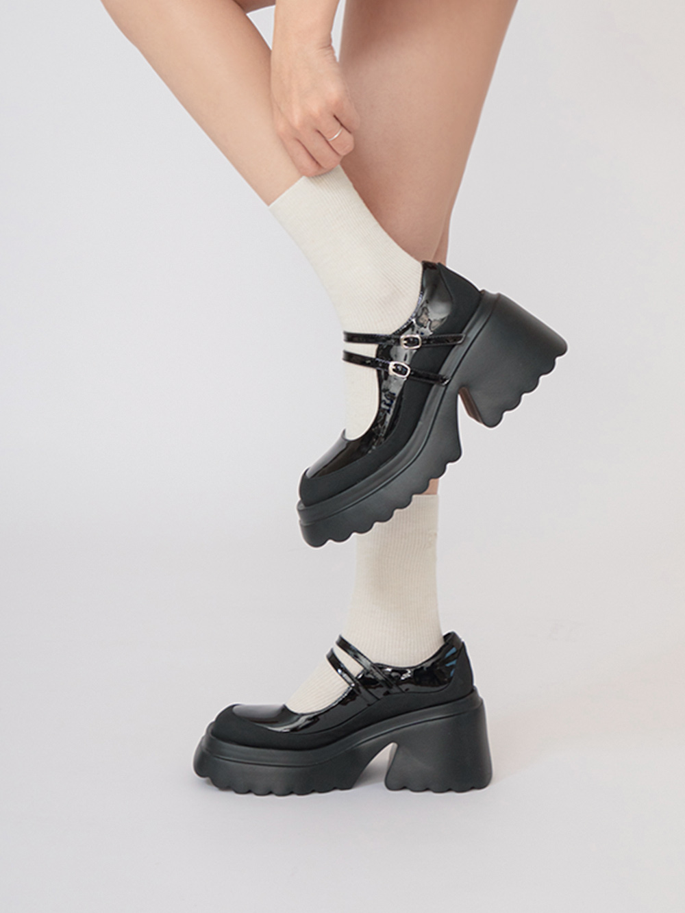 桑蠶絲羊毛細坑條蝴蝶結中筒襪 白色