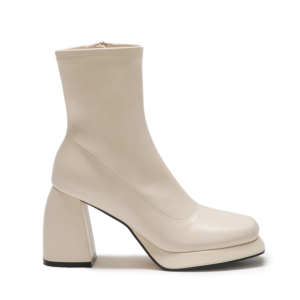 女神降臨．加厚水台高跟瘦瘦短靴 香草米