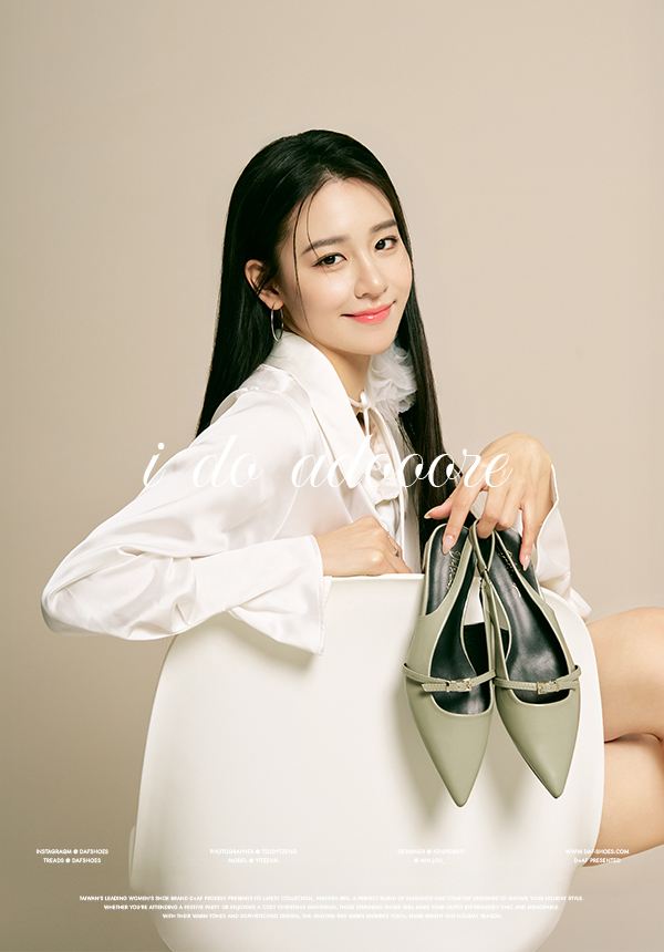 OL標配漆皮尖頭後空低跟鞋 時尚黑