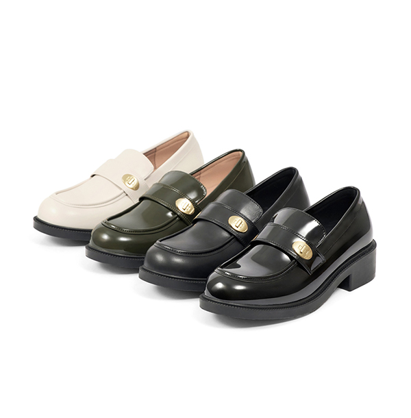 Gold Buckle Round-Toe Loafers 漆皮黑