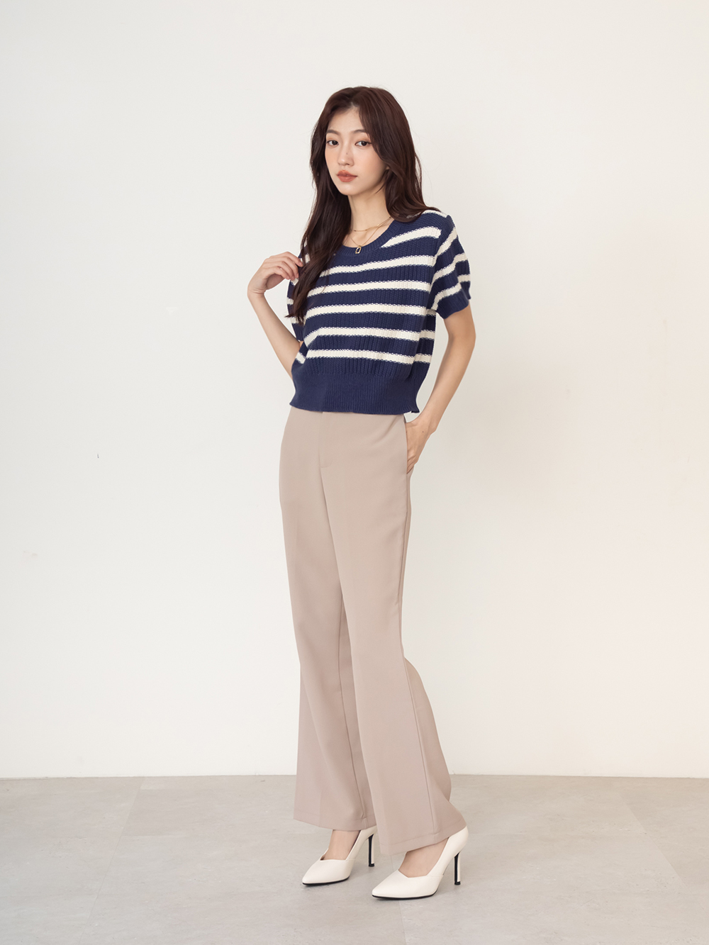 俐落雅緻尖頭斜口高跟鞋 米白色