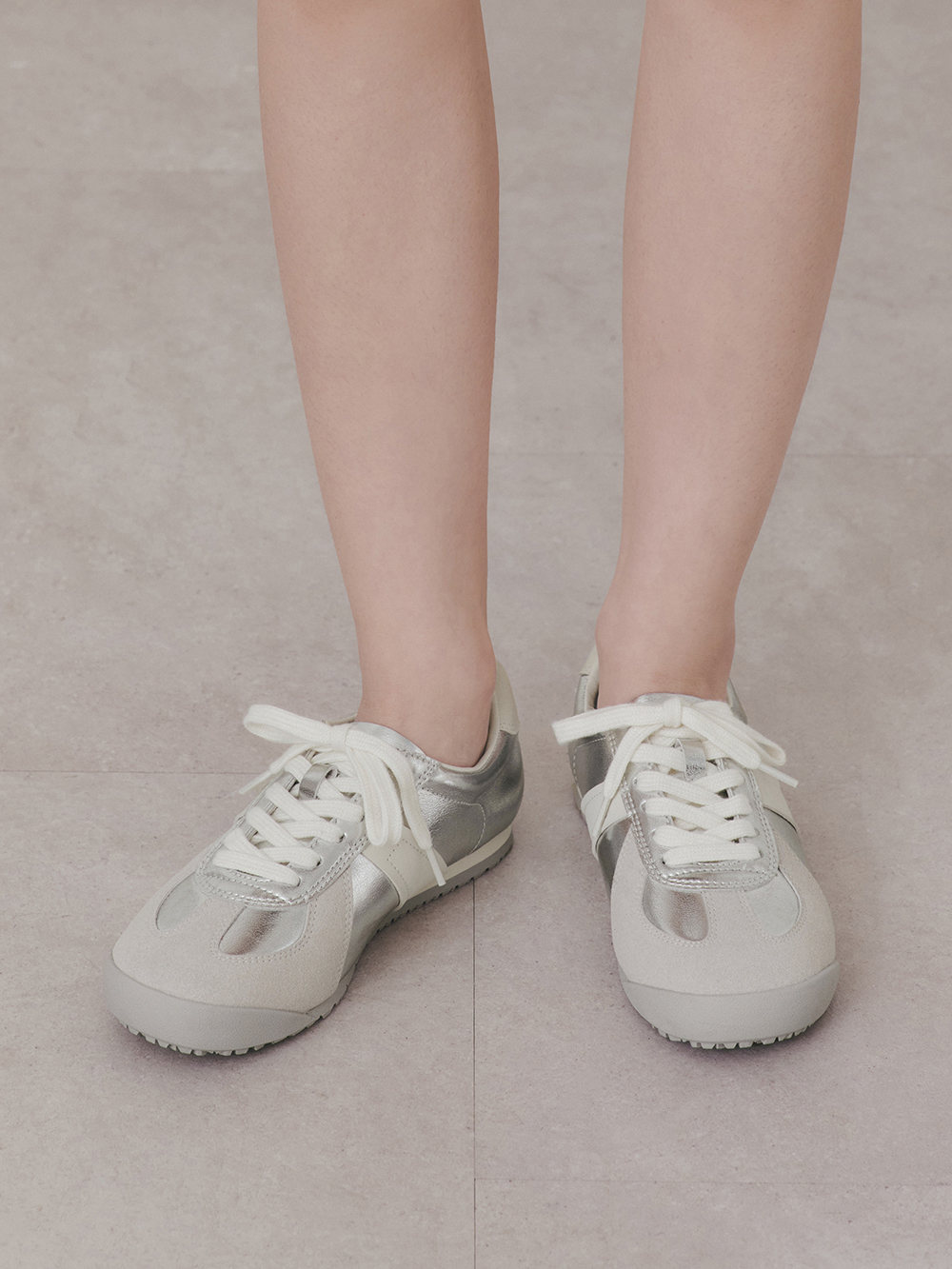 輕鬆日常後空休閒德訓鞋 銀