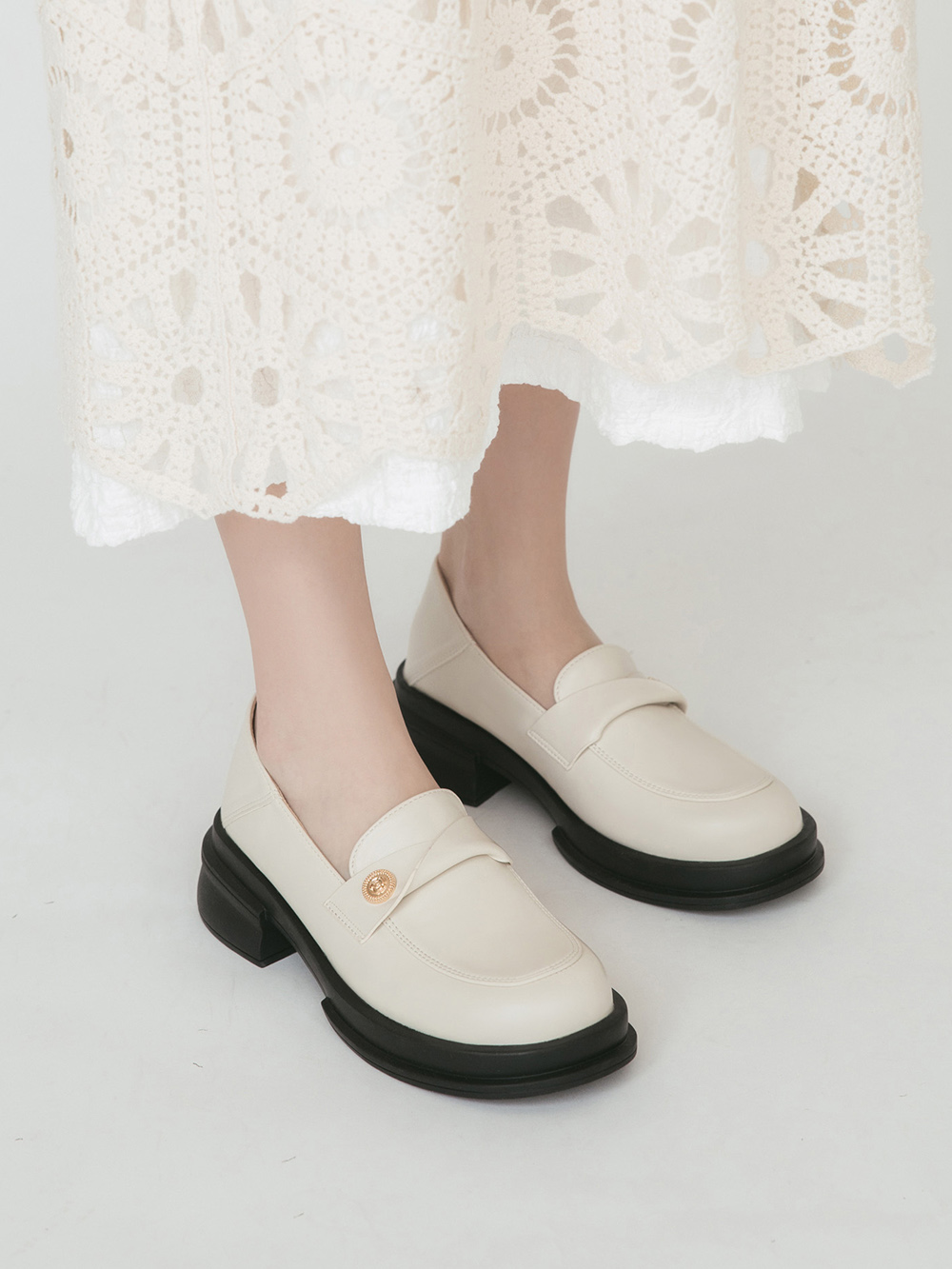 低調貴族．小錢幣扭結方頭樂福鞋 香草米