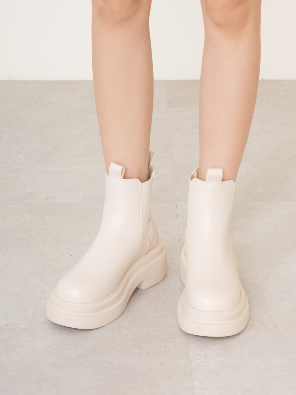 出道預告輕量切爾西短靴 米白色