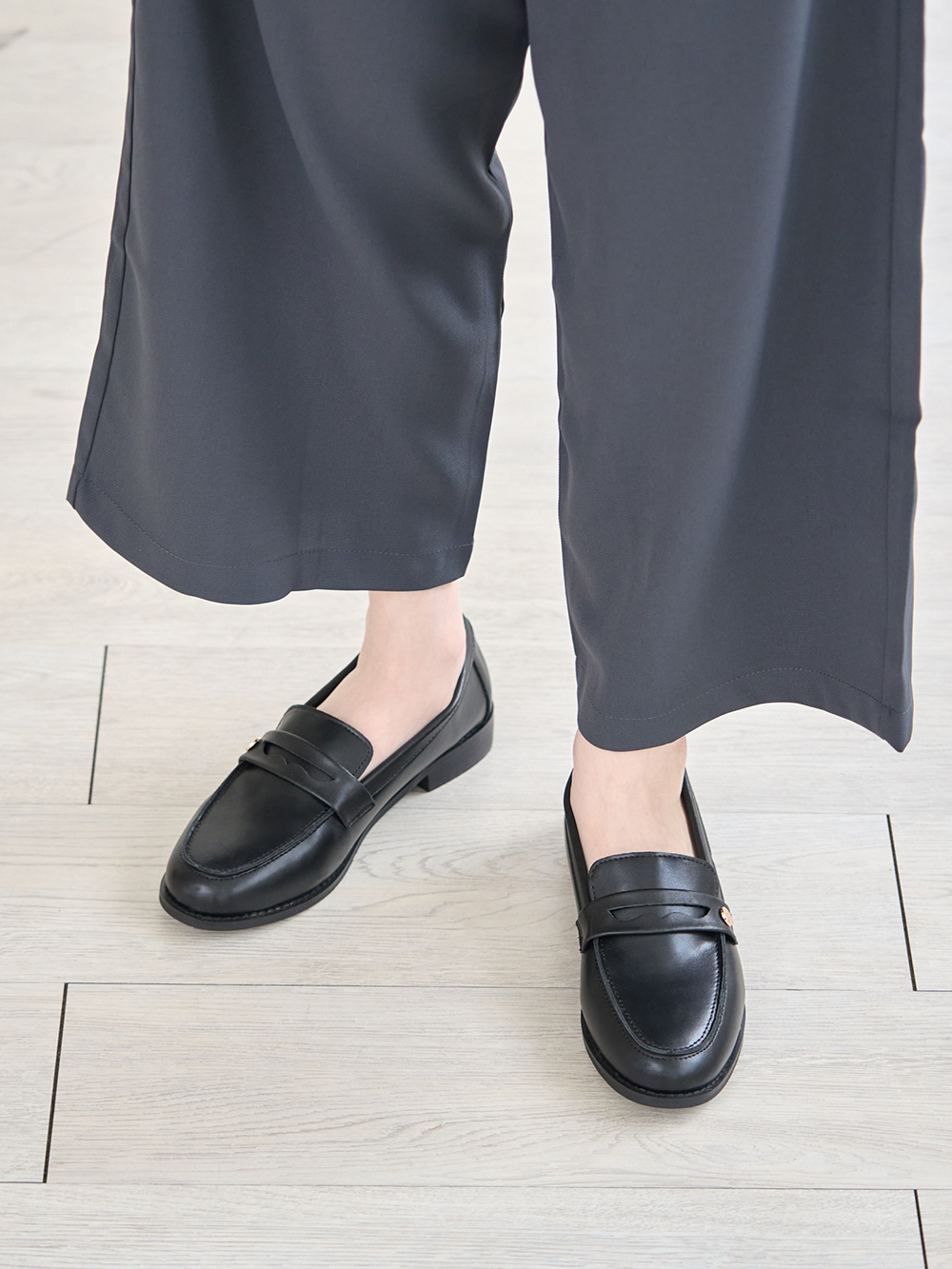 日常好搭4D釋壓平底樂福鞋 黑色