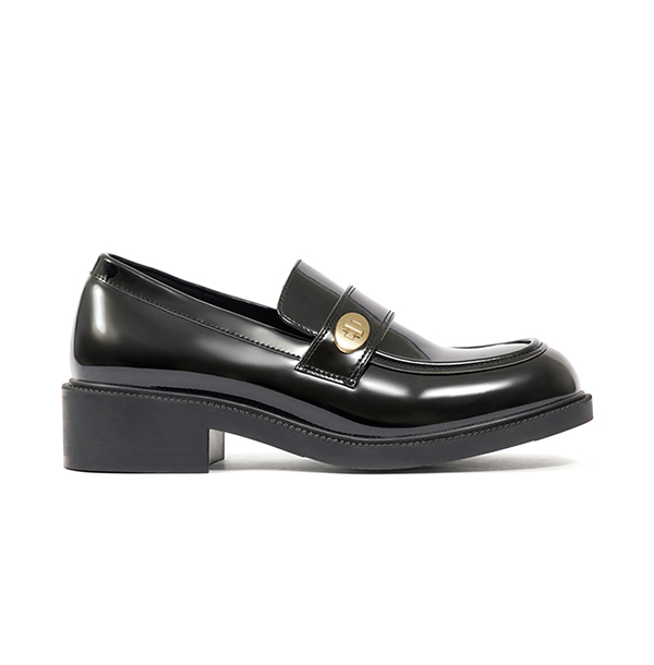 Gold Buckle Round-Toe Loafers 漆皮黑