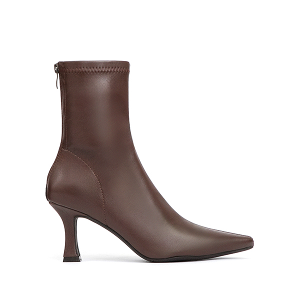 顯瘦魔法尖頭高跟瘦瘦短靴 米白色