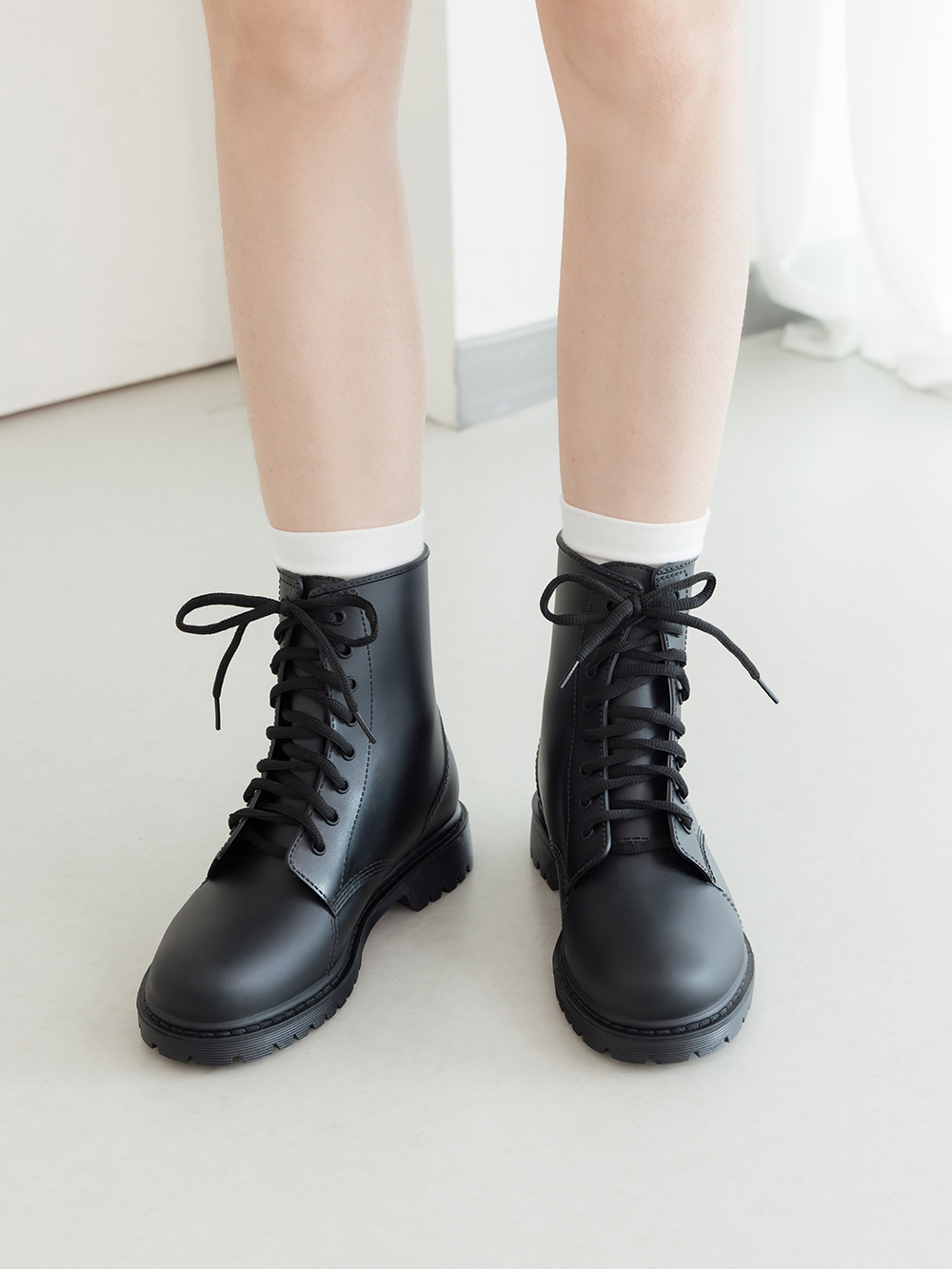 【機能鞋墊】綁帶造型短筒馬丁雨靴 黑色
