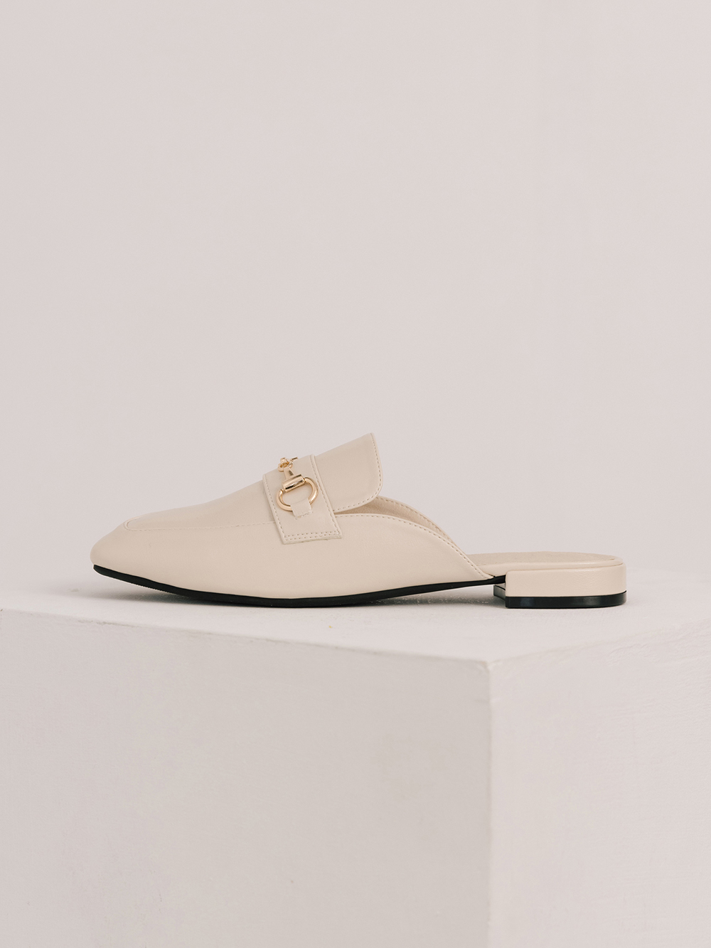 優質品味．馬銜釦方頭低跟穆勒鞋 香草米白