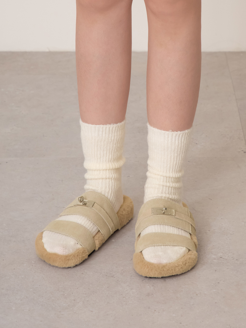 質感金屬鎖釦真皮毛毛拖鞋 米色