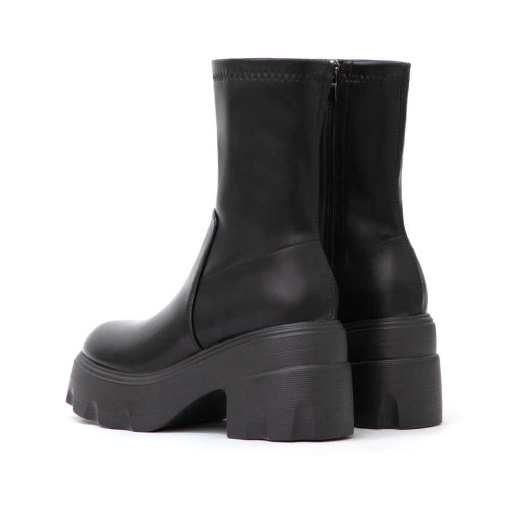 演唱會必備9.5cm輕量厚底瘦瘦短靴 黑色