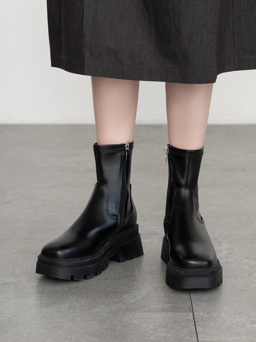 筆直漫畫腿.方糖鬆糕厚底素面瘦瘦靴 時尚黑