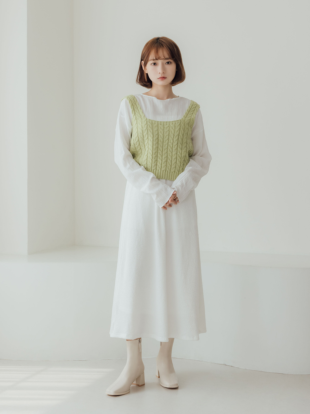 美麗零死角．素面方頭高跟瘦瘦靴 香草米白