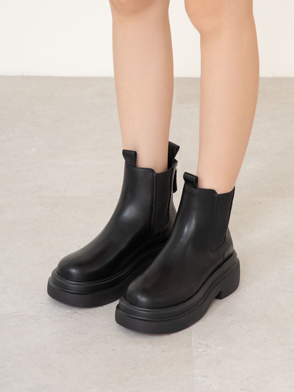 出道預告輕量切爾西短靴 黑色