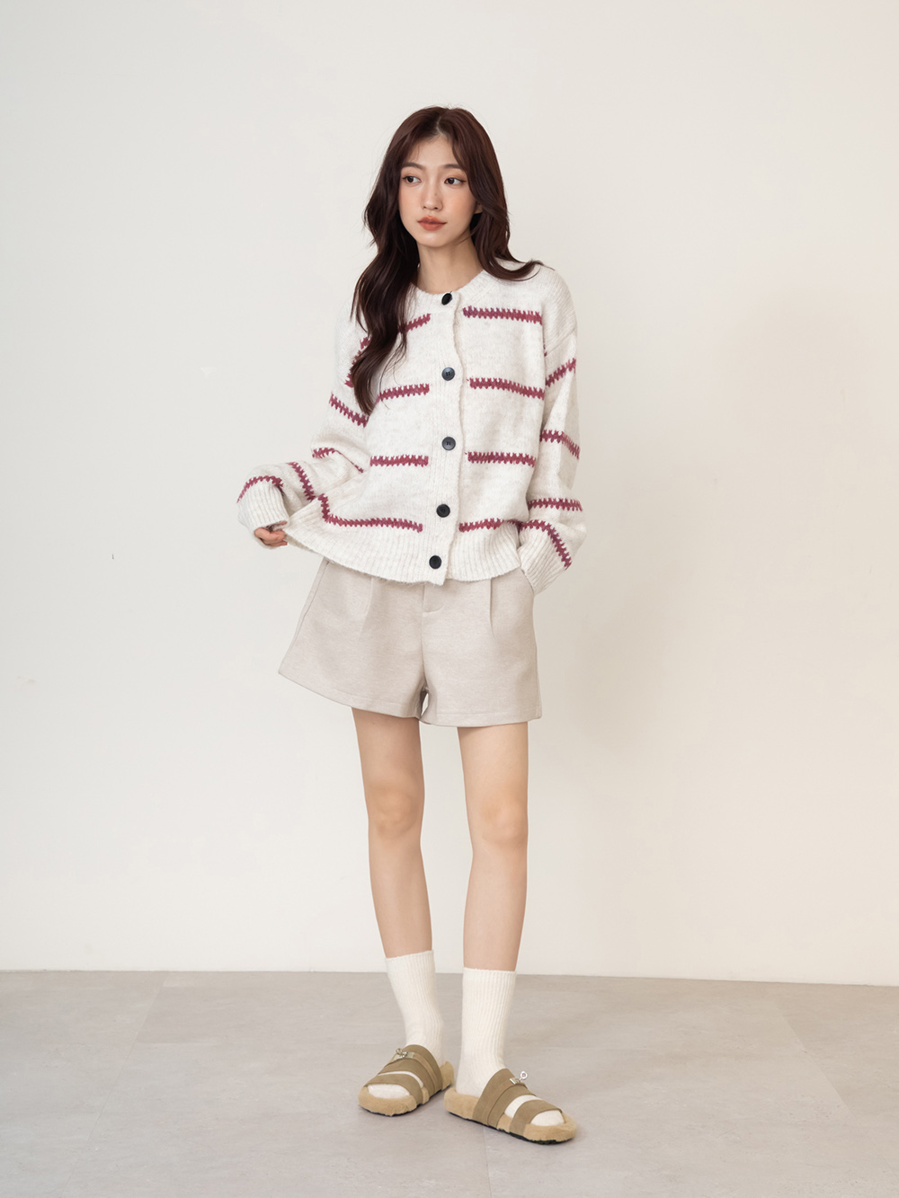 質感金屬鎖釦真皮毛毛拖鞋 杏色