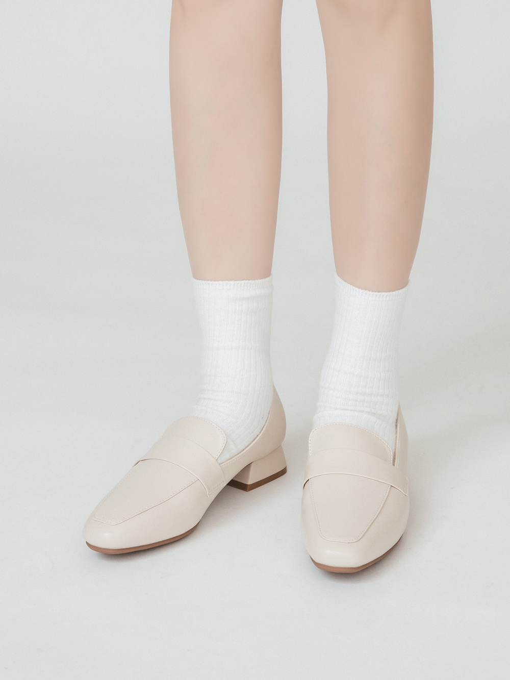 實穿滿分．4D氣墊低跟樂福鞋 香草米