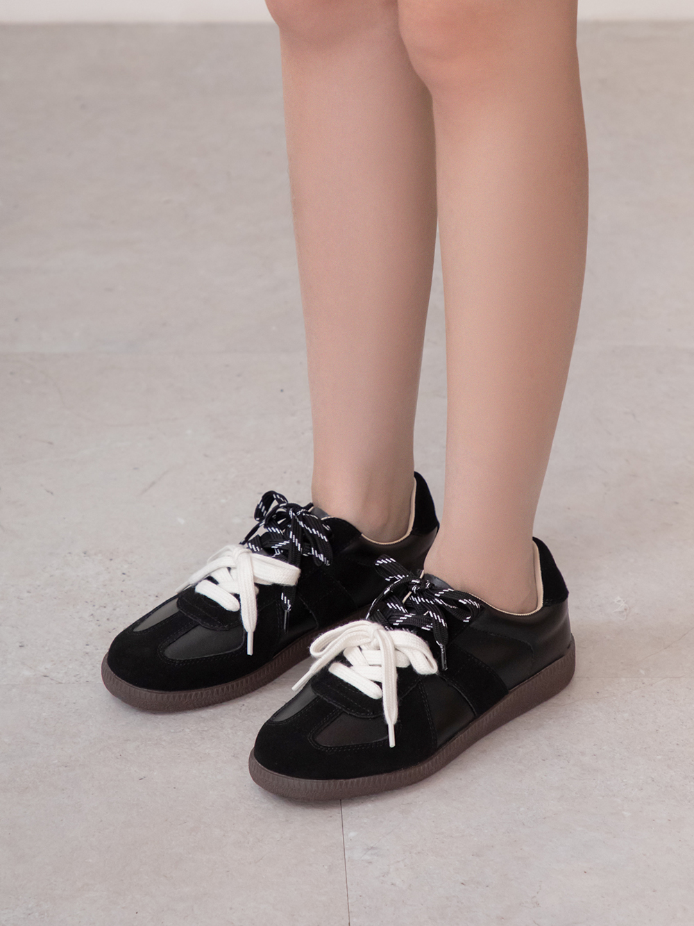 復古色調雙色鞋帶真皮德訓鞋 黑色