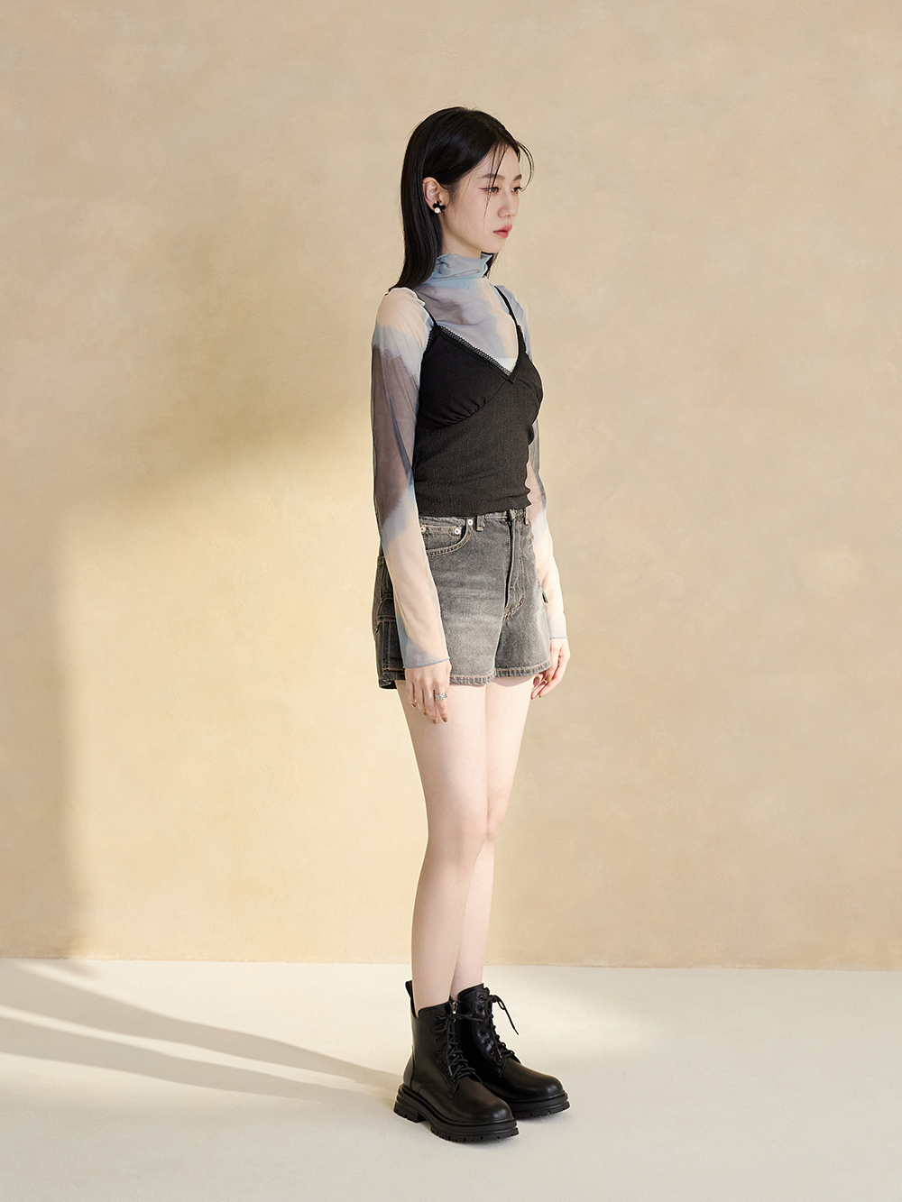 帥氣攻略．側V剪裁綁帶馬汀短靴 時尚黑