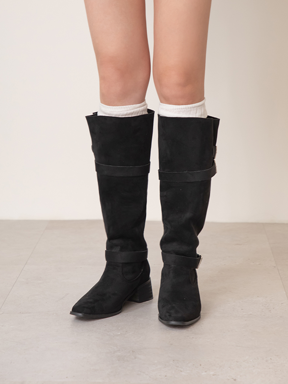 全場焦點絨面釦環尖頭中筒靴 黑色