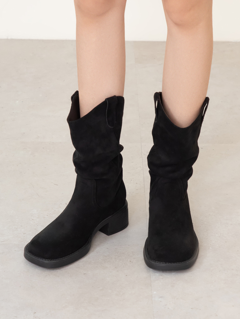 嬉皮小V口抓皺西部堆堆靴 黑色