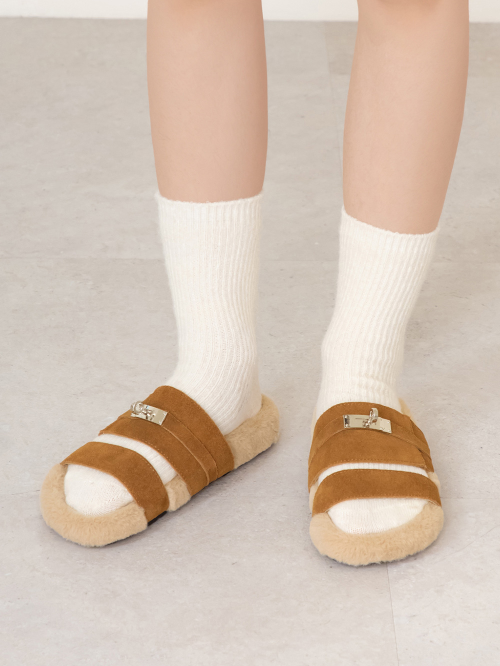 質感金屬鎖釦真皮毛毛拖鞋 棕色