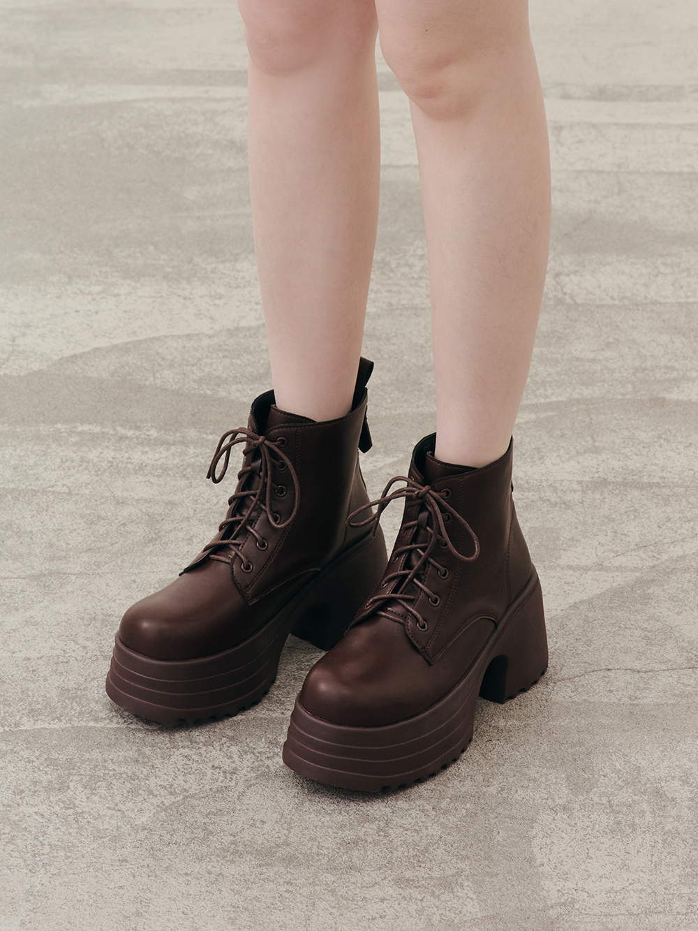 舞力全開增高加厚底綁帶短靴 咖啡色