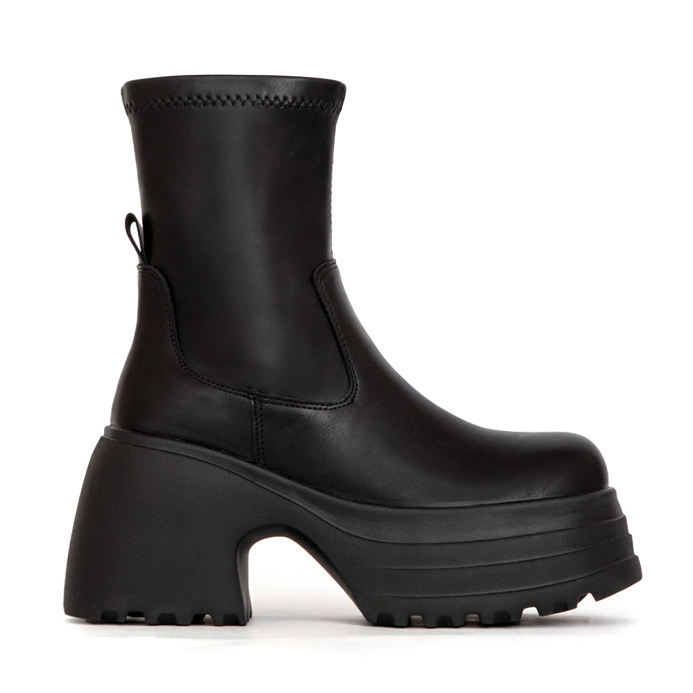 愛豆偶像素面厚底瘦瘦短靴 黑色