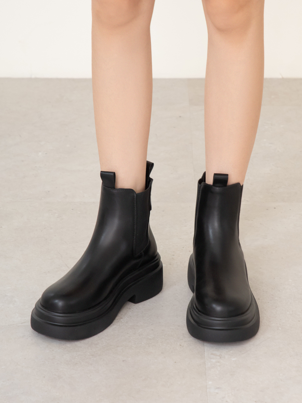 出道預告輕量切爾西短靴 黑色