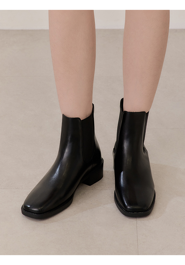 Square Toe Low Heel Chelsea Boots Black