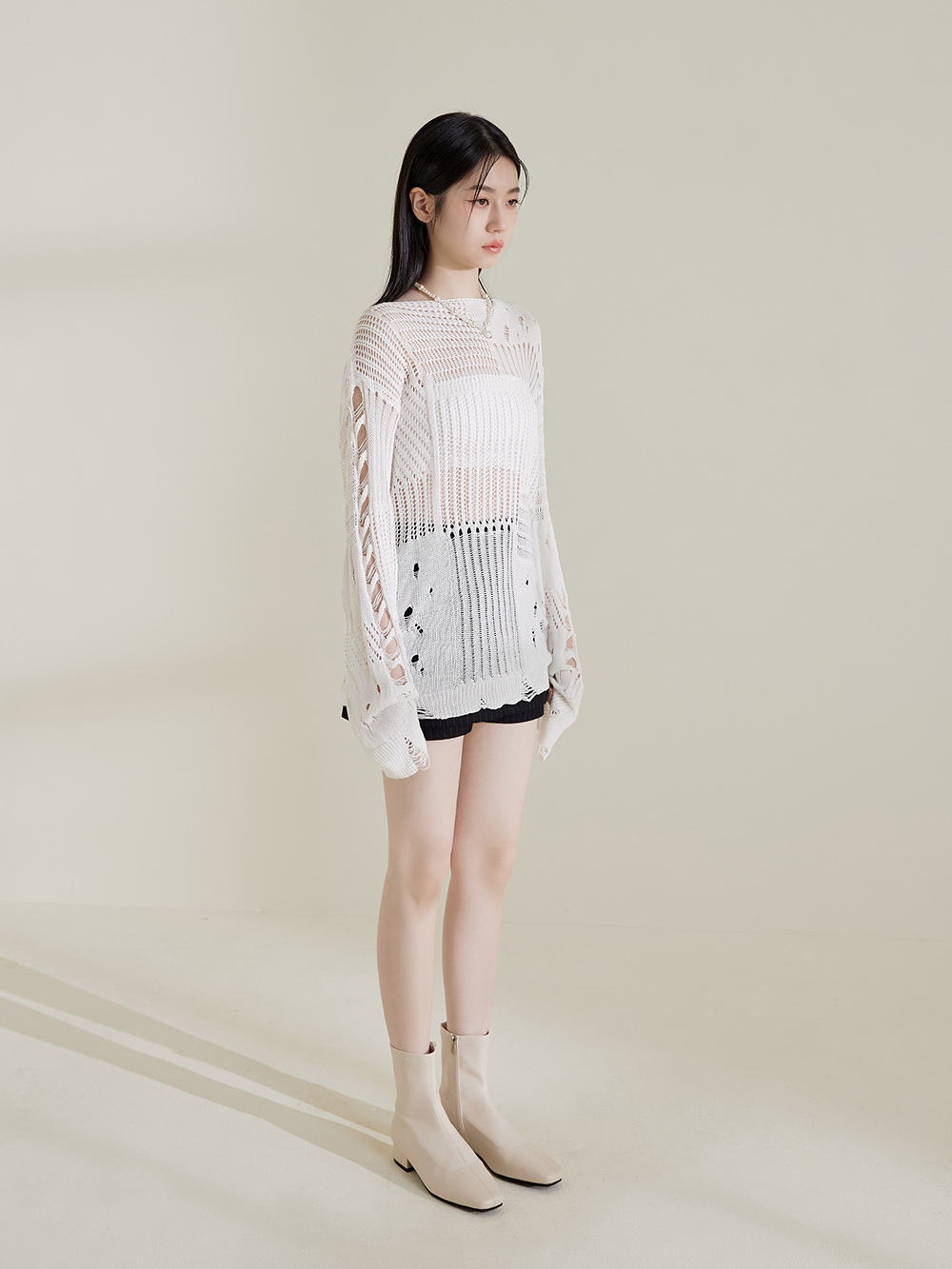 人氣指標中車線方頭低跟瘦瘦靴 香草米白