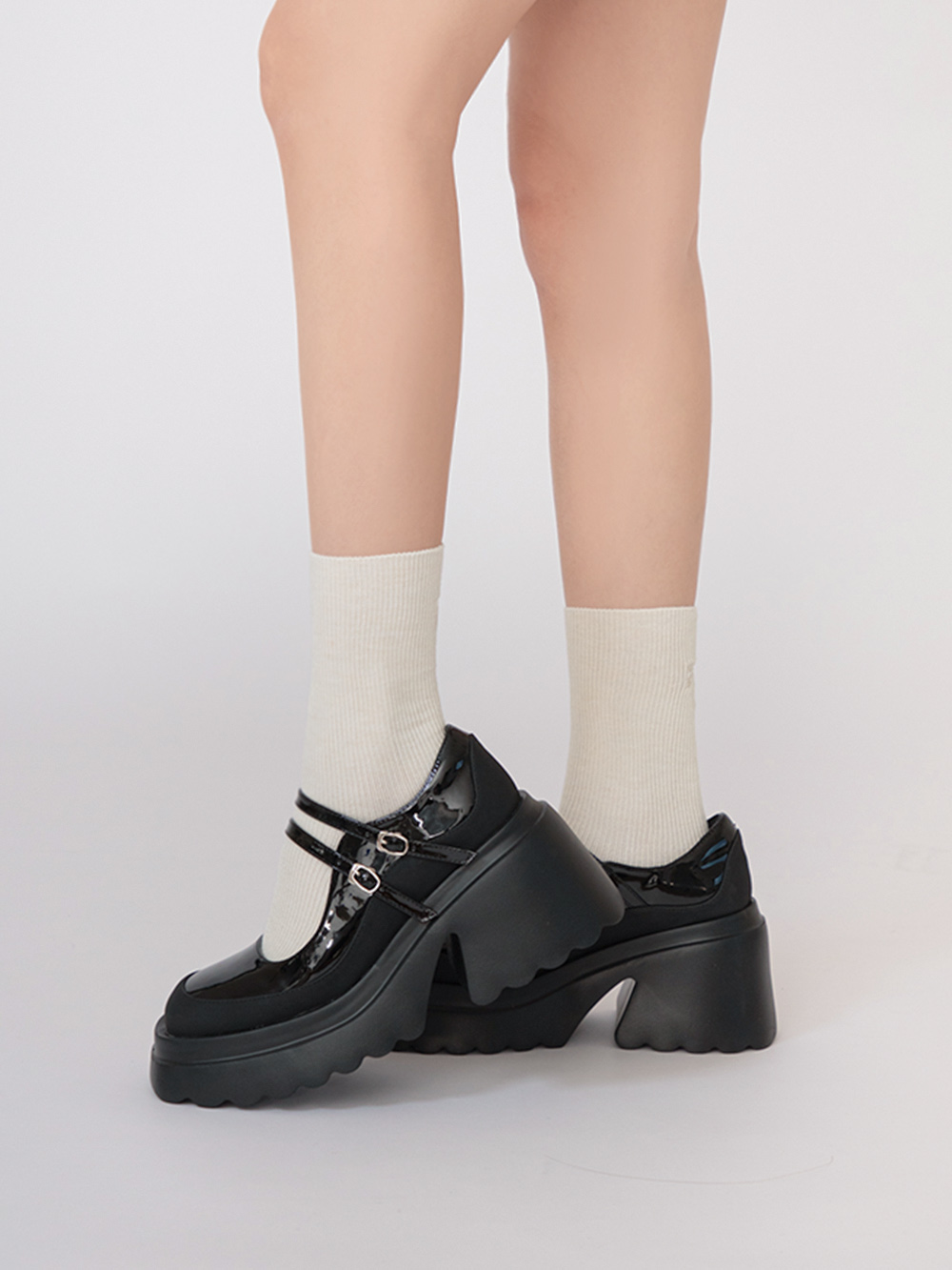 桑蠶絲羊毛細坑條蝴蝶結中筒襪 白色