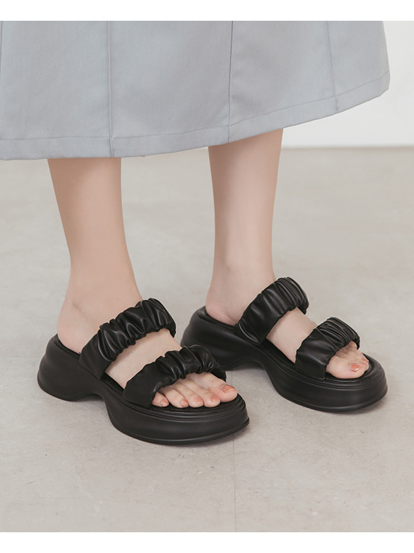 Comfy Ruched Details Lightweight Sandals Black