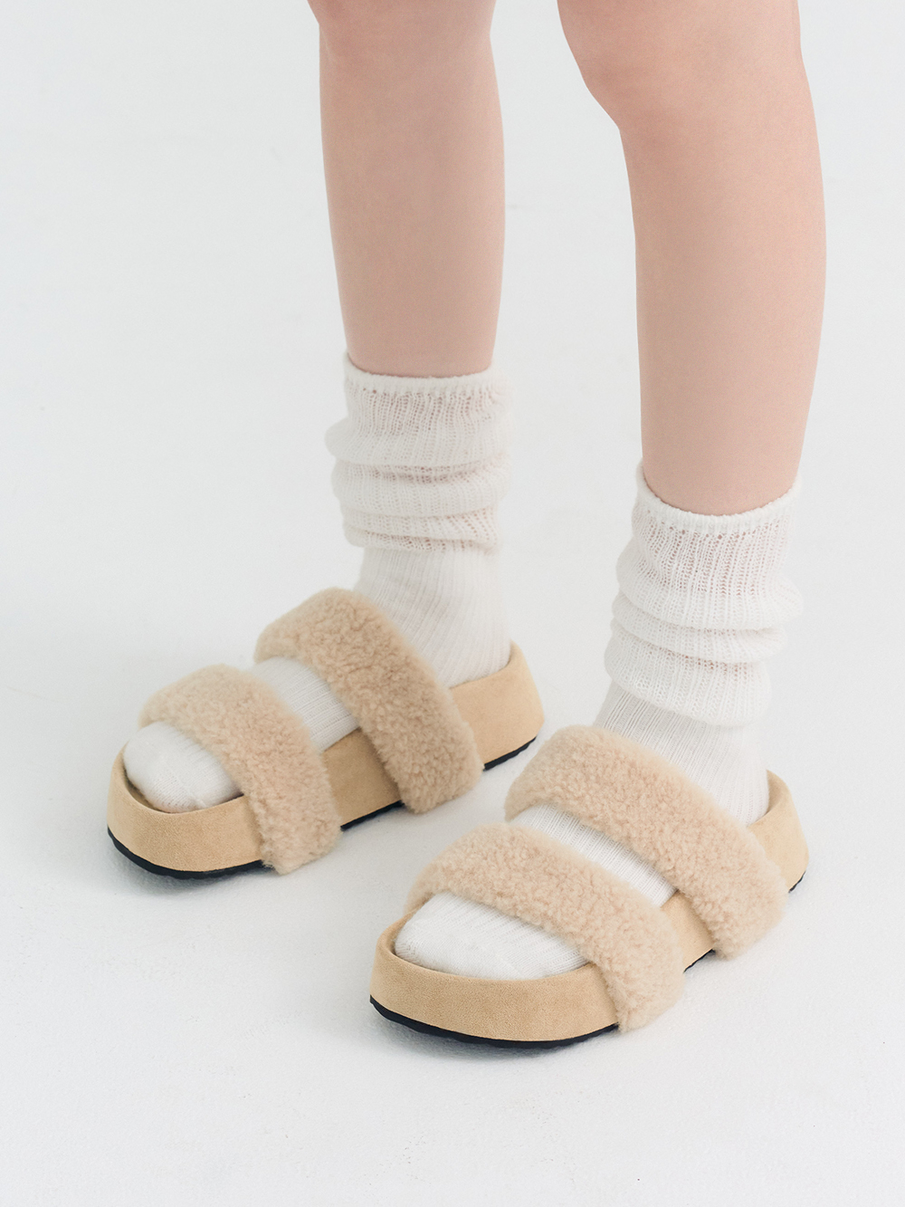 QQ小捲毛一字雙帶厚底拖鞋 杏色