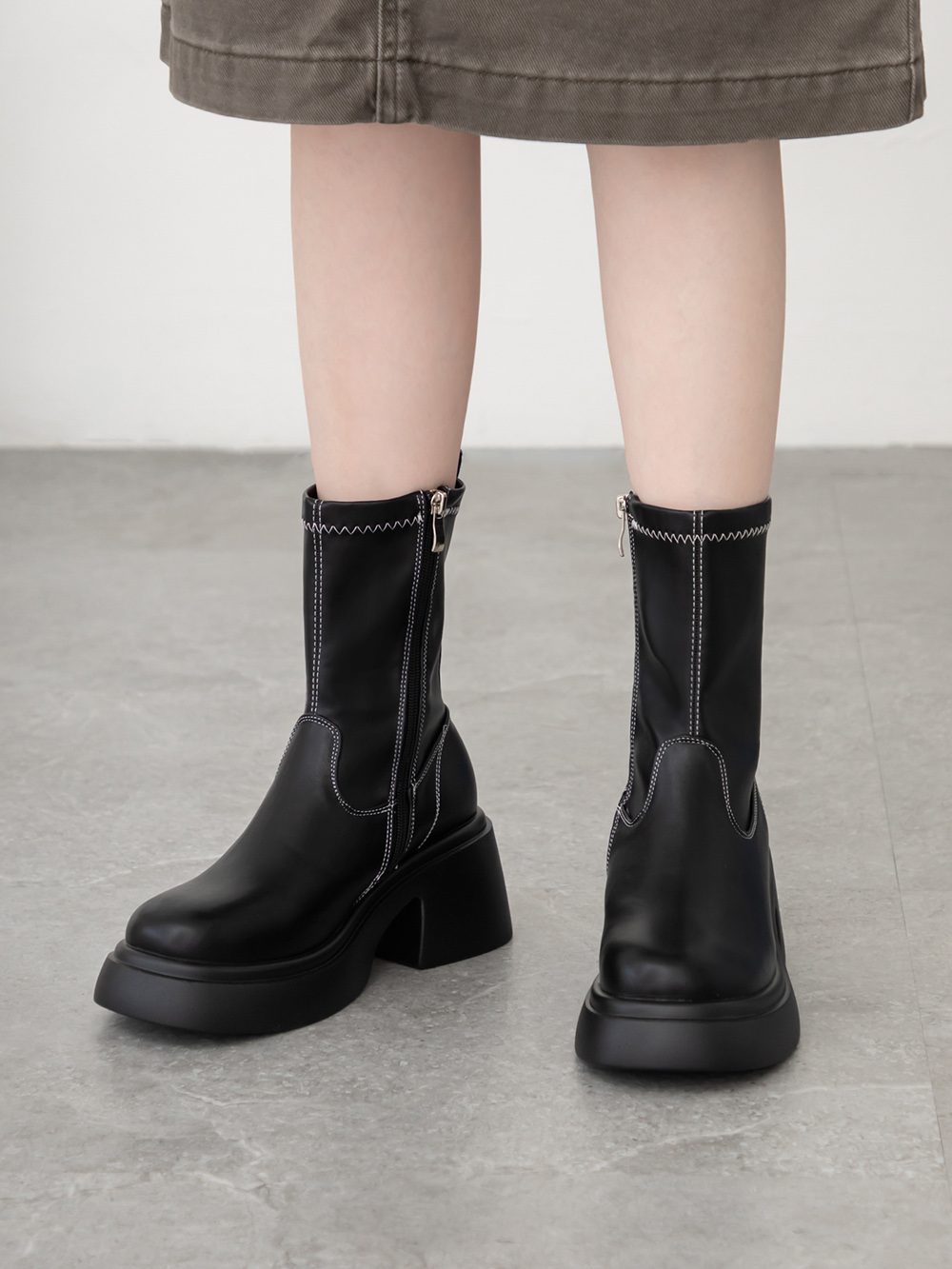 冬日美學．輕量加厚底撞色車線瘦瘦靴 時尚黑