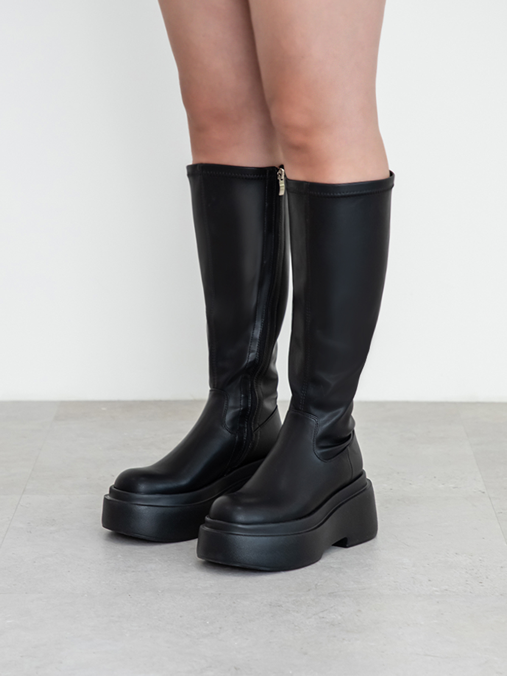 【加寬筒圍】時髦大長腿加厚底長靴 黑色