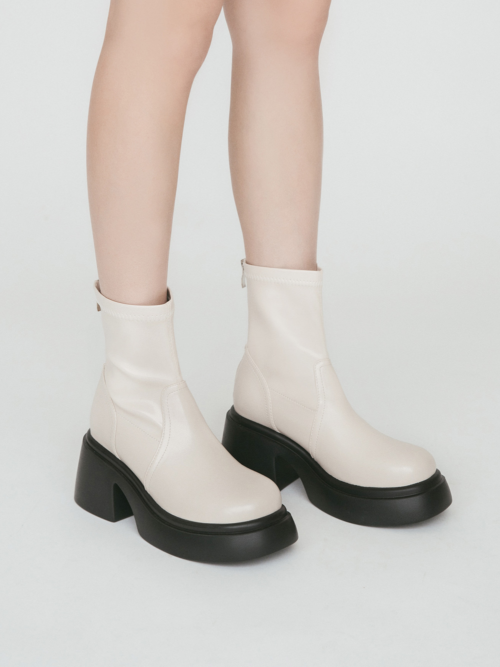 美腿濾鏡．輕量加厚底瘦瘦短靴 香草米