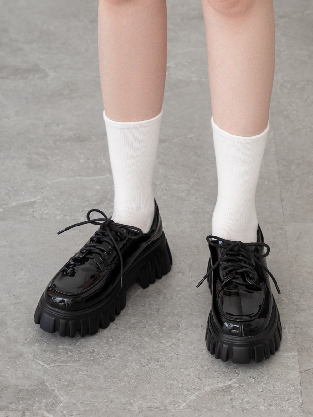 摩登少女．輕量鋸齒底綁帶德比鞋 黑漆