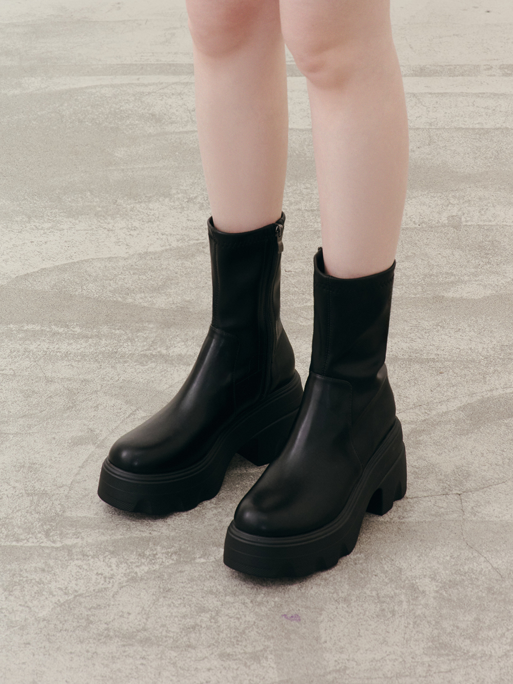 演唱會必備9.5cm輕量厚底瘦瘦短靴 黑色