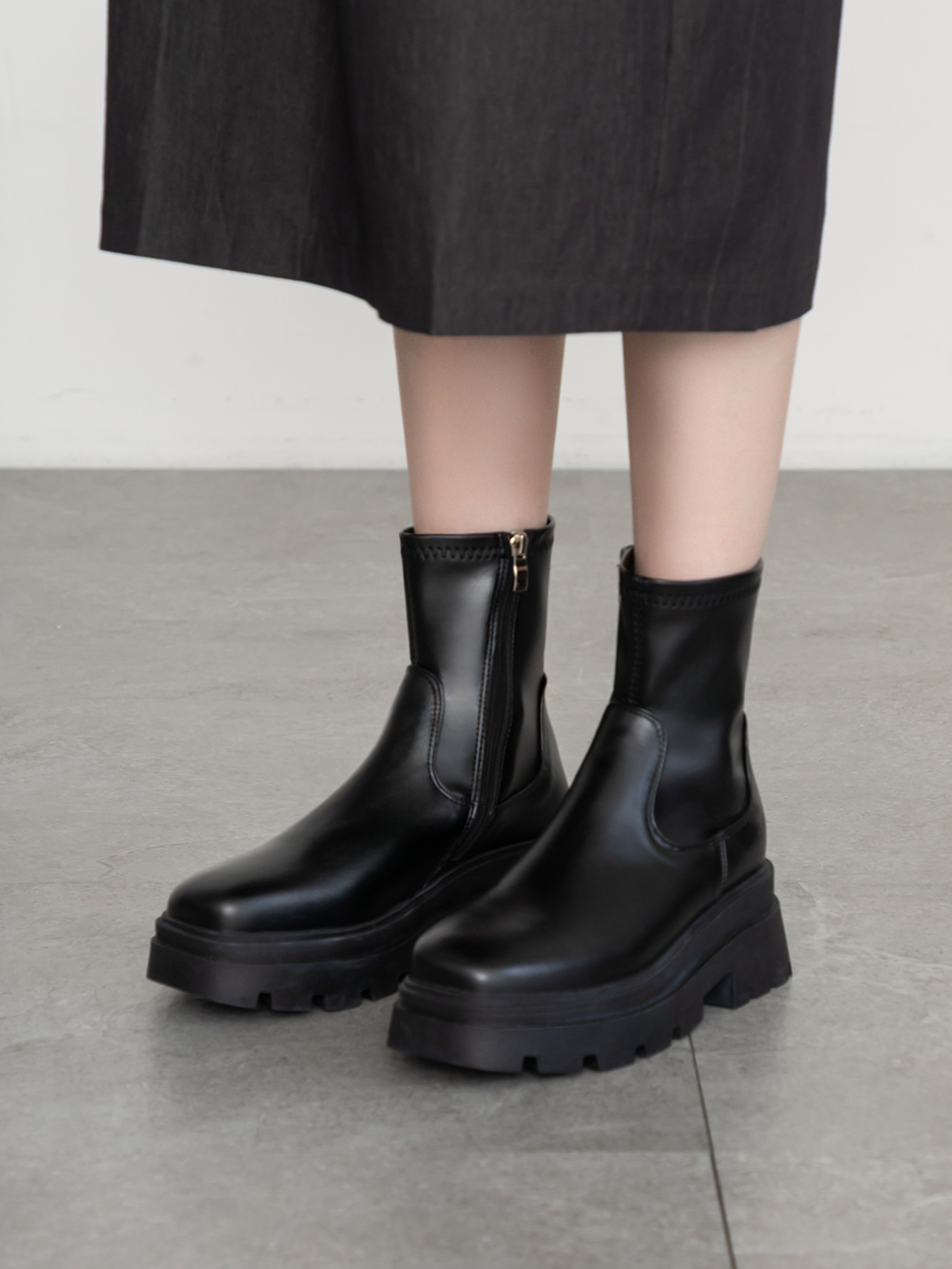 筆直漫畫腿.方糖鬆糕厚底素面瘦瘦靴 時尚黑