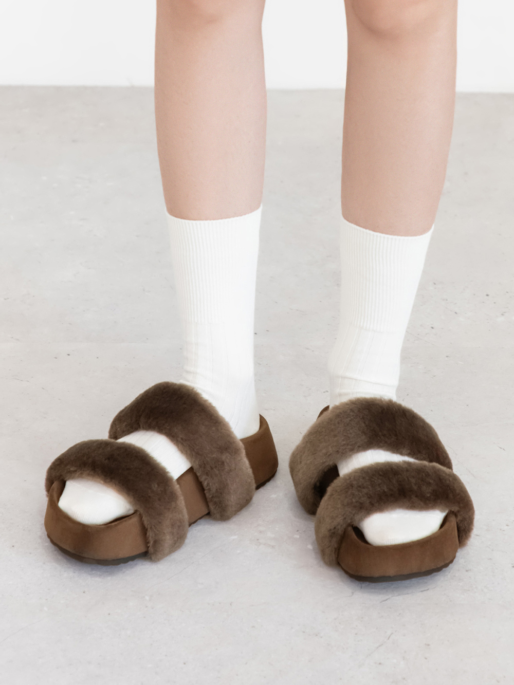 軟萌毛毛一字雙帶厚底拖鞋 咖色