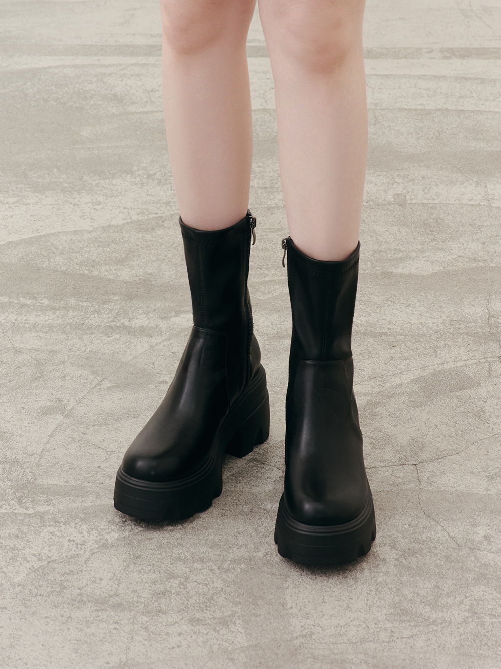 演唱會必備9.5cm輕量厚底瘦瘦短靴 黑色