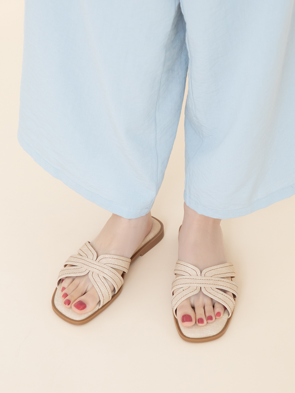 慵懶假期立體車線平底拖鞋 米白