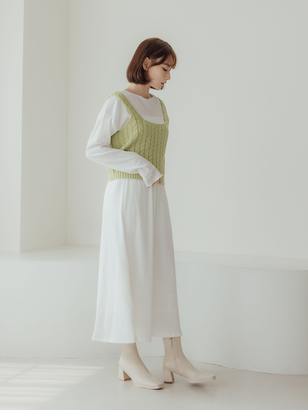 美麗零死角．素面方頭高跟瘦瘦靴 香草米白