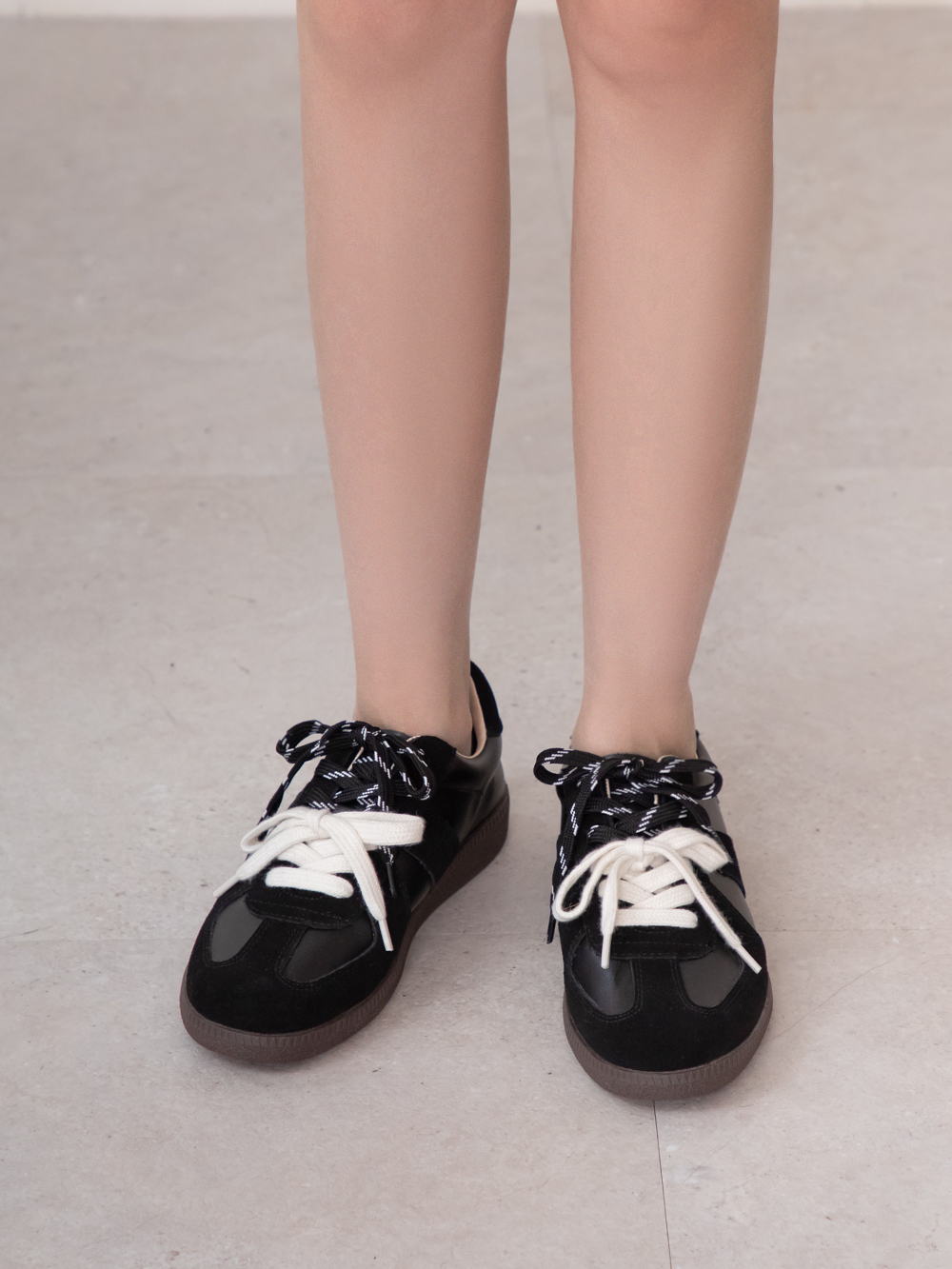 復古色調雙色鞋帶真皮德訓鞋 黑色