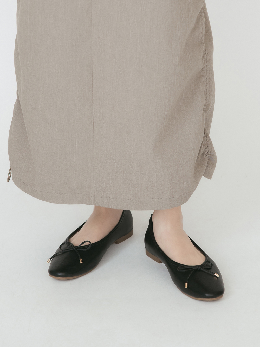 浪漫花釦．小蝴蝶結平底芭蕾娃娃鞋 時尚黑