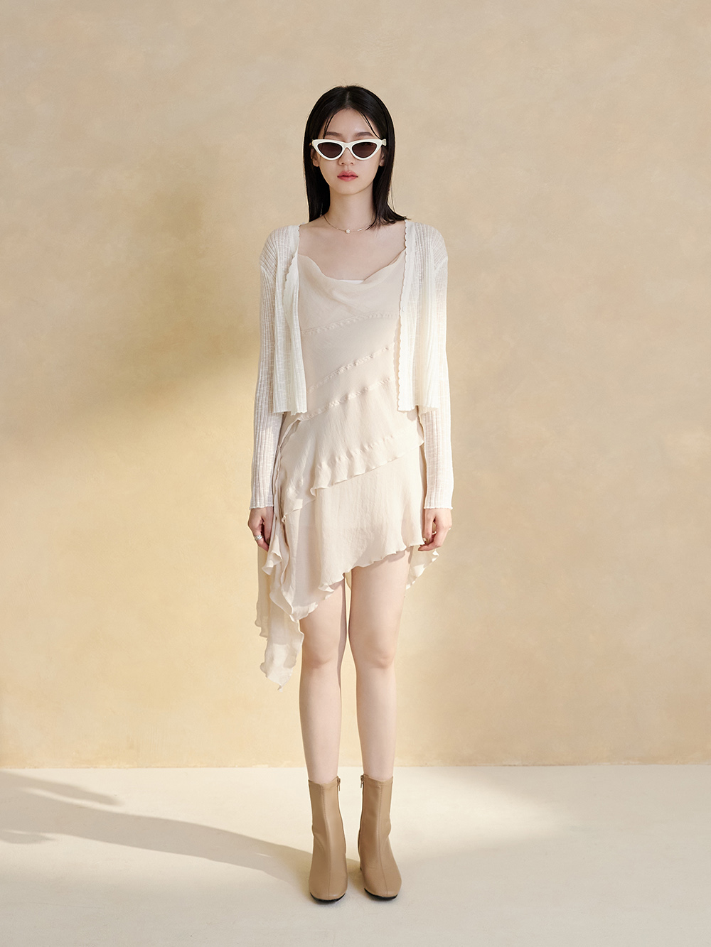 秋冬定番.素面合腿中跟方頭襪靴 奶茶杏